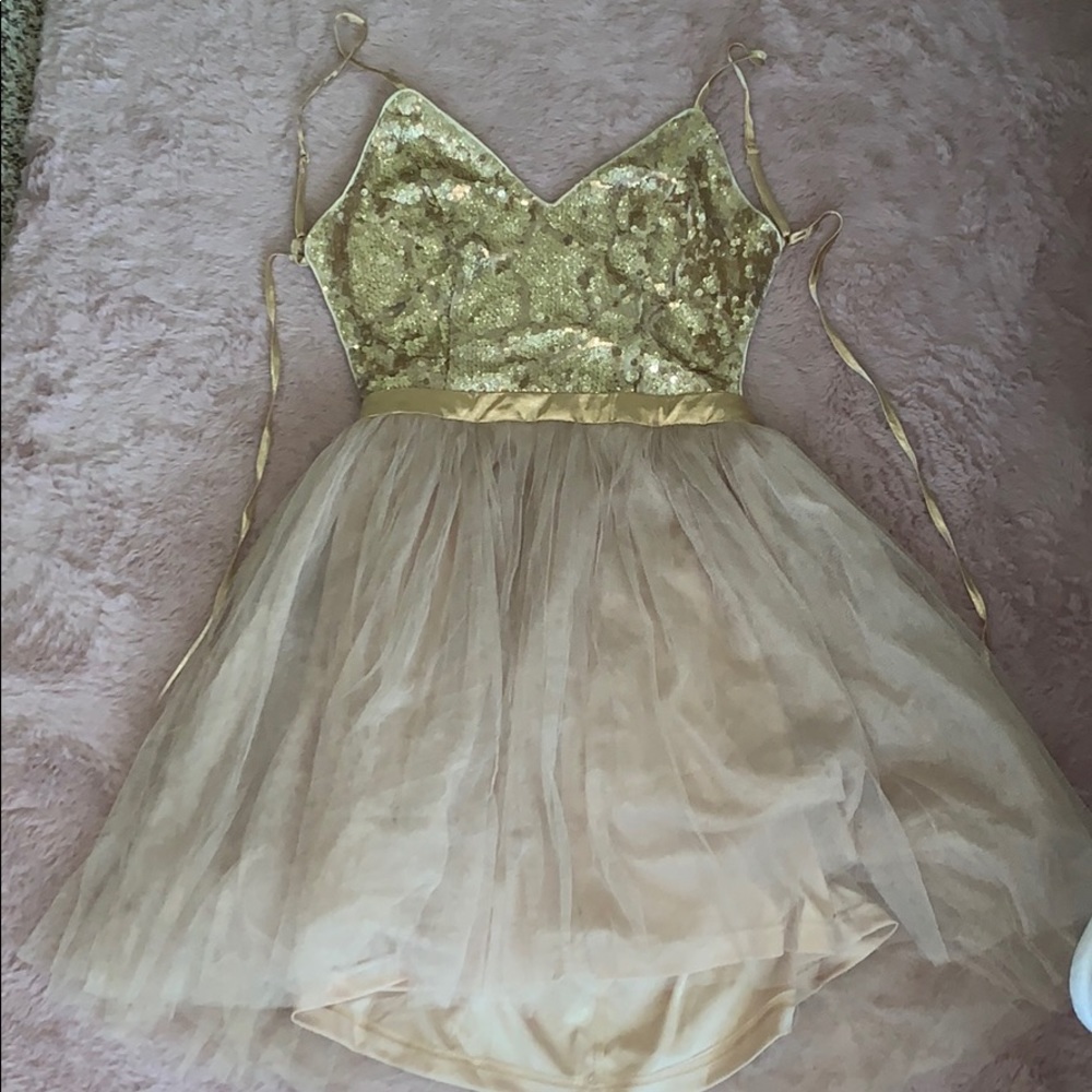 Backless dress